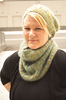 Merino_dk_and_db_angel_peavine_hat_and_cowl_kristen__3__small2