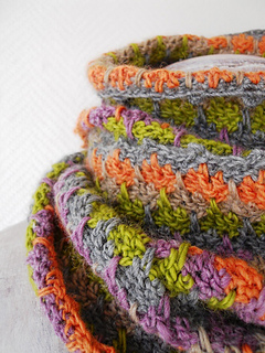 Crochet_snood_b_small2