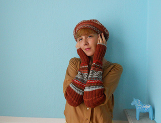 Troubadour_gauntlets_and_beret_i_small2