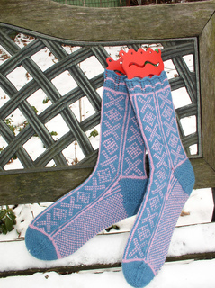 Blue-pink_socks_small2