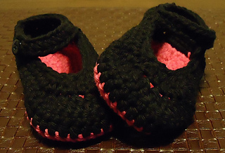 Black_pink_booties2_small2