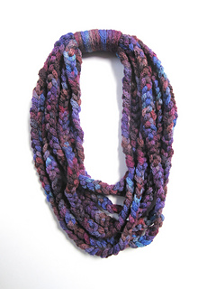 Blossom_loop_necklace_small2