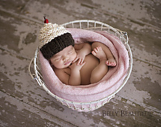 Momma_s_cupcake_hat_2_small2