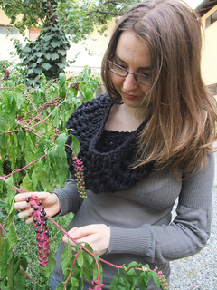 Aria_cowl_black-marina1_small2