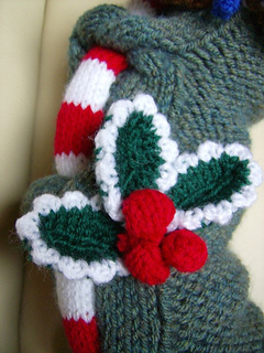 Wreath_snw_hlly_cls_small2