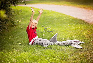 Shark_on_the_grass_small2