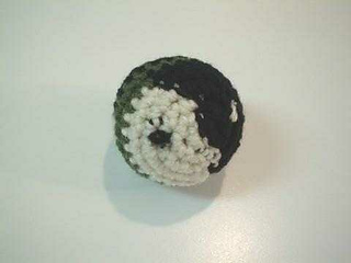 Chieyinyangball_small2