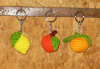 Crochet_fruit_keychains__small_small2