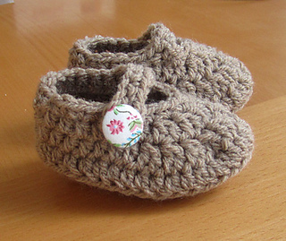 Ravelry: Dainty Mary Janes pattern by Hayley Missingham