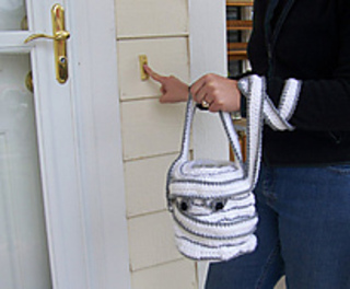 Mummy-wrapped-around-arm_small2
