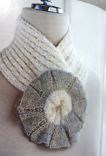 Flower_ruffle_scarf_2_small2