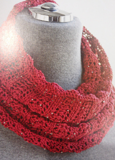 Red_beaded_cowl_1_small2
