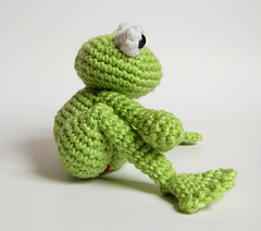 Frog_side_legs_pinned_small