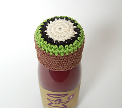 Kiwi_close_up_hat_small