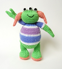 Alien_standing_waving_1_small