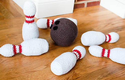 Crochet_bowling_set_pattern__4_of_5__medium