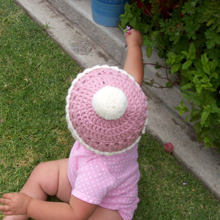 Cupcake_hat_taylor_002_resized_smaller_small2