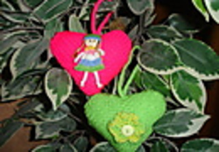 Two_knitted_hearts_a_thumb_1__small2