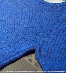 Blue-drop-sleeve-raglan-detail-print_small