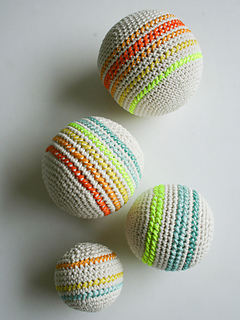 Crocheted-balls-600-5_small2
