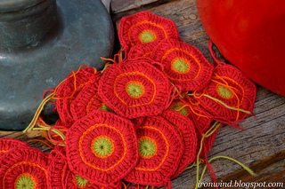 Hexagon_slippers_berry01_small2