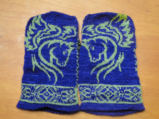 Meaghanmitten_001_small2