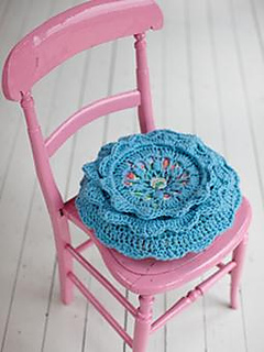 Crochet_20cushion_20255x340_small2
