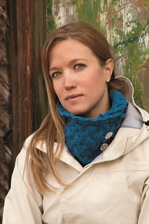 Berry_twist_neck_warmer_800_small2