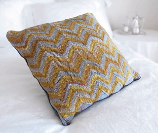 Plain_pillow_small2