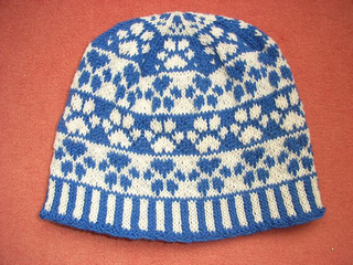 Dog_paw_beanie1_small2