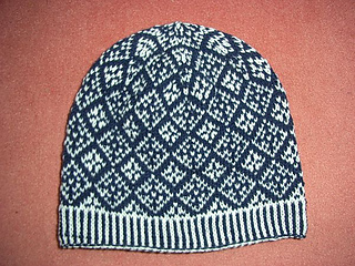 Snow_argyle_beanie1_small2