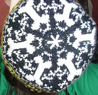 Piranha_beanie_top_small2