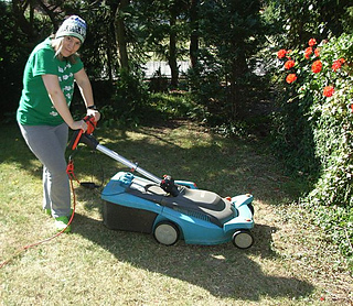 Mowing_the_lawn_beanie_publish14_small2