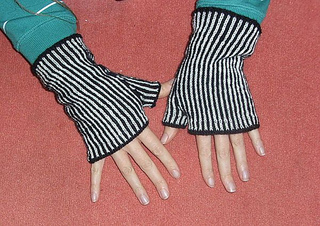 Zebra_mitts5_small2