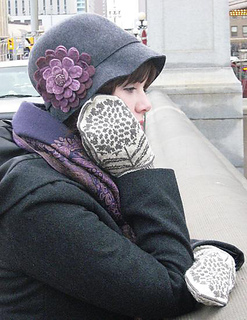 Knitty_1_small2