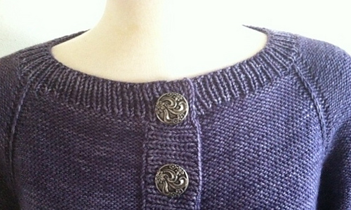 Neckline_close_up_medium