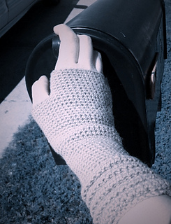 Crochet_welted_mitts_small2