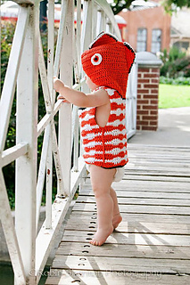 Hooded_tank_top_clown_fish_4_small2