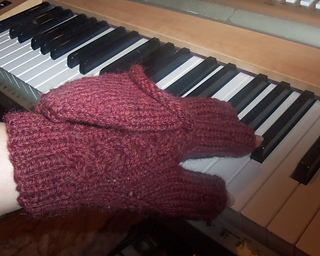 Treble_braided_convertible_mitts_2014_photo_small2