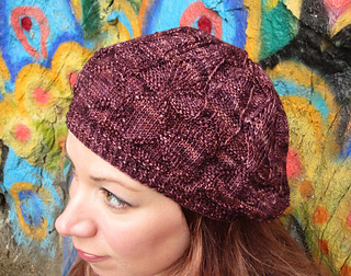 Oakenshield_beret_on_e_side_graf_wall_small2