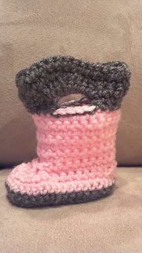 0-6mo_greynpink_rainboots_side_medium