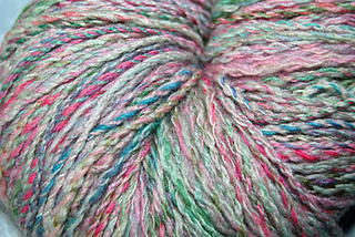 Pinkyyarnclose2_small2
