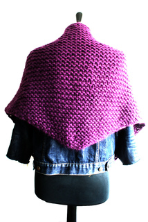 Knitting_pattern_shawl_cape_chunky_knit_x_2_sizes_back_small2