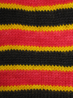 Coral_snake_yarn_small2