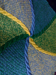 Hexagonal_baby_blanket_closeup_small2