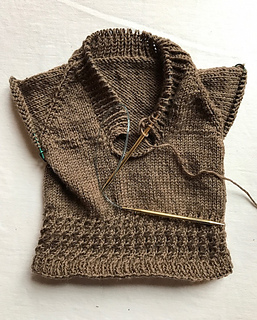 Dino_sweater_on_needles_small2
