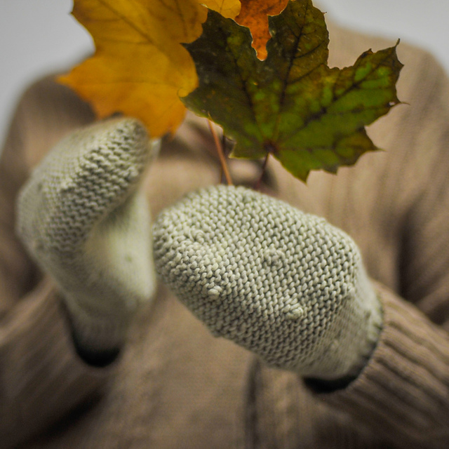 Cadboro_mitts_handful_pretty_color__1_of