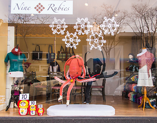 Knit_window_display_winter_olympics_small2