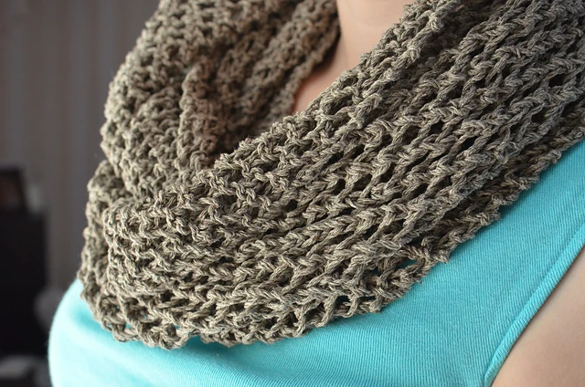 Summer lattice cowl knitting pattern knit flat on straight knitting needles