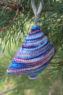 ravelry christmas tree ornament pattern by valya boutenko